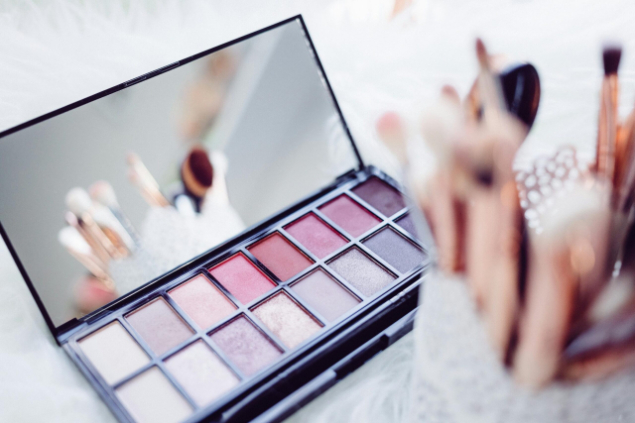 makeup tray
